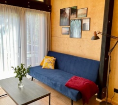 Синий дом "Полночь" в Хворост