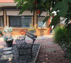 Апартаменты с видом на сад в Diana's Luxury Bed and Breakfast