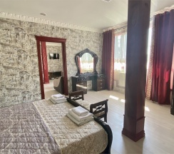 Двухкомнатный номер Люкс в Золотой лотос