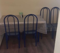 Коттедж с балконом и с красивым видом из окна в Лодж