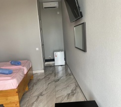 Четырёхместный номер Comfort с балконом в Regan