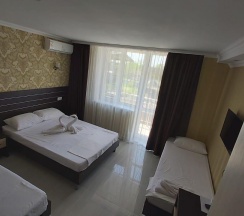 Комната стандарт с 1 двуспальной кроватью и 1 двухъярусной кроватью в Air Azov