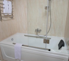 Двухместный номер Garden Deluxe с видом на город двуспальная кровать в Garden Park Inn