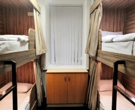 Beige - Верхнее спальное место в общей комнате для мужчин и женщин (6 капсул) в Mariel