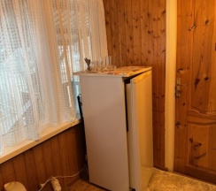 Двухместный номер с 2 односпальными кроватями и общей ванной комнатой в Лотос