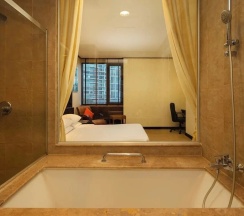 Одноместный люкс с 2 комнатами в The Davis Bangkok Hotel