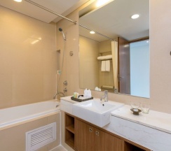 Люкс с кухней с 2 комнатами с балконом в Splash Beach Resort