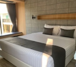 Двухместный номер Deluxe с балконом и с видом на сад двуспальная кровать в Nirundorn Resort
