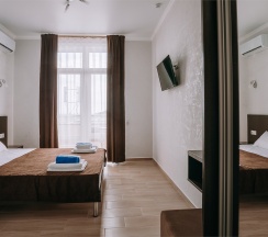 Улучшенный полулюкс двухместный с балконом в Космос