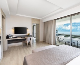 Семейный люкс Deluxe с балконом и с видом на море в Concorde De Luxe Resort - Prive Ultra All Inclusive