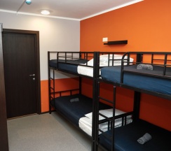 место в 4-местном мужском номере с двухъярусной кроватью в Кампус