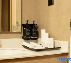 Номер Premium в Serenity Lakeside Resort