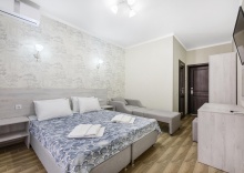 3-местная комната комфорт с балконом в White Hotel