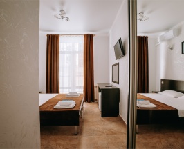 Полулюкс двухместный с балконом (вид на стенку) в Космос