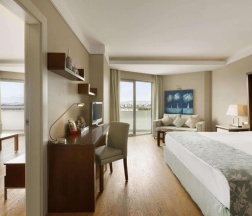 Двухместный люкс двуспальная кровать в Ramada Plaza by Wyndham Antalya