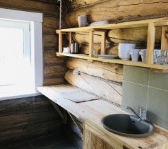 Коттедж с 2 комнатами с красивым видом из окна в Ригола