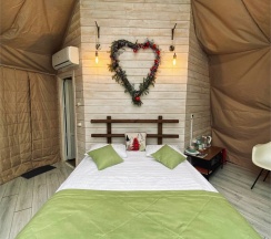 Сфера с террасой и камином в Клевер