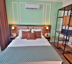 Двухместный номер Standard с балконом двуспальная кровать в Club Big Blue Suit Hotel