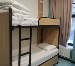 Кровать  в мужском шестиместном номере в Танский