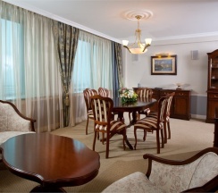 Suit в Don-Plaza
