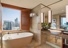 Двухместный номер Grand Premium 2 отдельные кровати в Conrad Bangkok