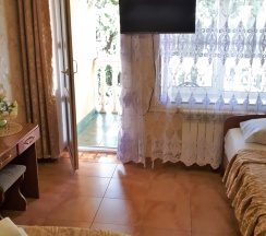 Трехместный номер с балконом в Десятка