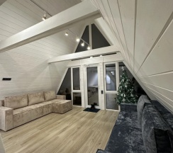 Шестиместный коттедж с красивым видом из окна в Rassvet House Togliatti