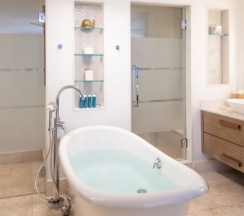 Butler Suite Tranquility Soaking Tub Mammee Bay c 1 комнатой с балконом и с видом на океан в Sandals Dunns River All Inclusive