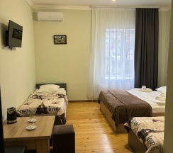 Стандартный семейный номер с 1 двуспальной и 2 односпальными кроватями в Невский