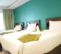 Трёхместный номер Улучшенный в Zephyr Grand Hotel