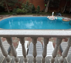 Коттедж с красивым видом из окна в Усадьба Новознаменская