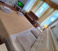 №7 двуспальная кровать с видом на море, бассейн и горы в Elit house