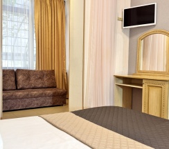 4х местный комфорт с видом на столовую и территорию отеля в Эргес