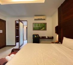 Двухместная вилла с видом на бассейн двуспальная кровать в Howard Johnson by Wyndham Phuket Naiyang