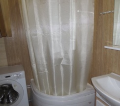 Коттедж с балконом и с красивым видом из окна в Гостевой дом