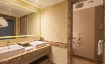Номер Blue Planet Family в Rixos Radamis Tirana Hotel