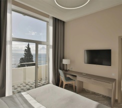 Luxe с балконом и с видом на море двуспальная кровать в Garden Resort