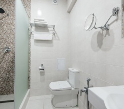 Делюкс просторный с кроватью размера "king-size" в Бригантина