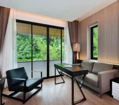 Люкс с 2 комнатами с видом на поле для гольфа в Tinidee Golf Resort Phuket