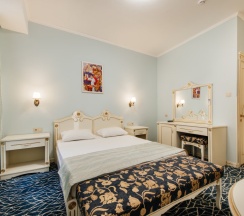 Двухместный номер Стандарт с балконом двуспальная кровать в Dvin