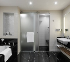 Семейный люкс с балконом и видом на береговую линию в Radisson Завидово