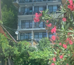 Четырёхместный номер Standard с балконом и с видом на город в Ривьера