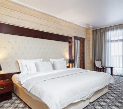 Улучшенный с террасой в здании гостиницы "Эдельвейс" в Cosmos Collection Altay Resort
