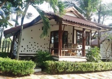 Двухместный коттедж с видом на сад двуспальная кровать в Talkoo Beach Resort Khanom