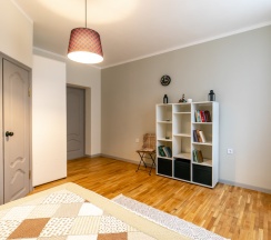 Коттедж с 6 комнатами с балконом и с красивым видом из окна в Дом пробуждения