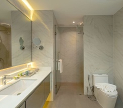 Семейный люкс Outdoor Bathtub в Wyndham Garden Naithon Phuket