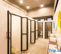 Кровать в общем номере в bloo Hostel
