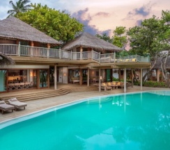 Reserve с видом на закат в Soneva Fushi