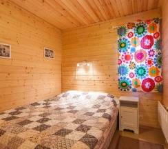 Коттедж стандарт с 2 односпальными и 2 двуспальными кроватями в На ладони