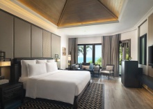 Двухместный полулюкс с балконом и oceanfront двуспальная кровать в InterContinental Pattaya Resort, an IHG Hotel